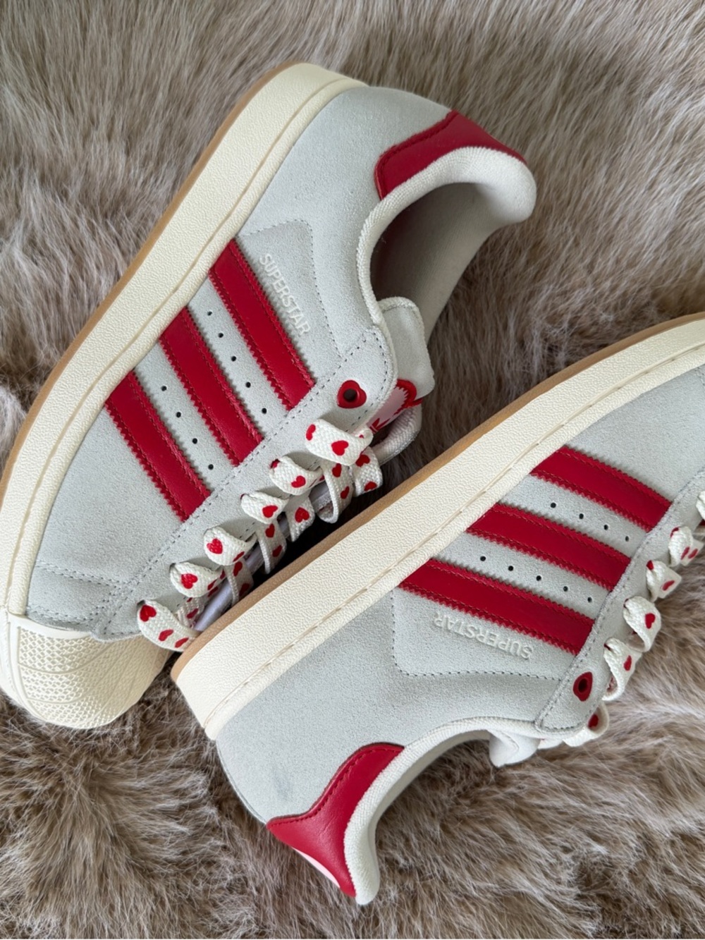 Adidas heart sneakers 8.5 - Picture 3 of 6
